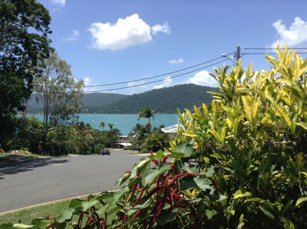 Studio Apartment With Seaview Airlie Beach Bagian luar foto