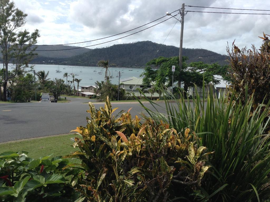 Studio Apartment With Seaview Airlie Beach Bagian luar foto